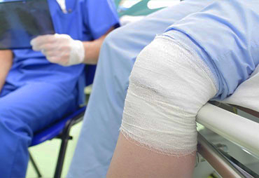 patient suffering with severe knee injury