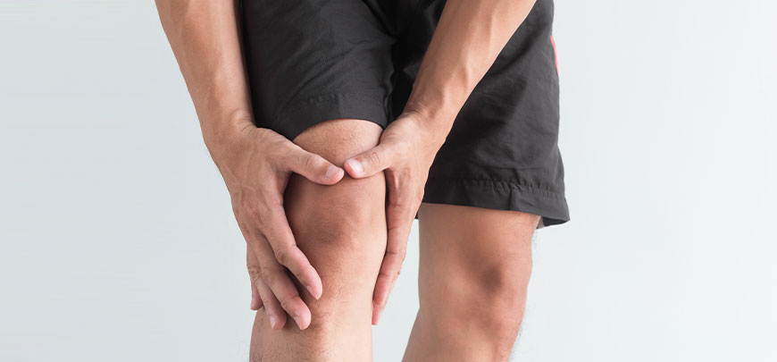 patient experiencing knee pain and in need of Joint Rejuvenation