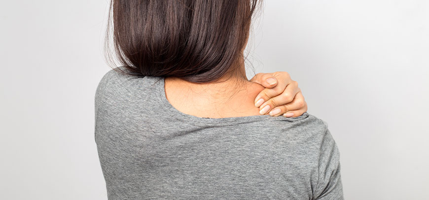patient experiencing shoulder pain and in need of Joint Rejuvenation